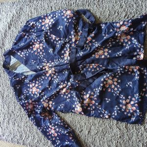 Nwt Satin robe, size large,  color blue